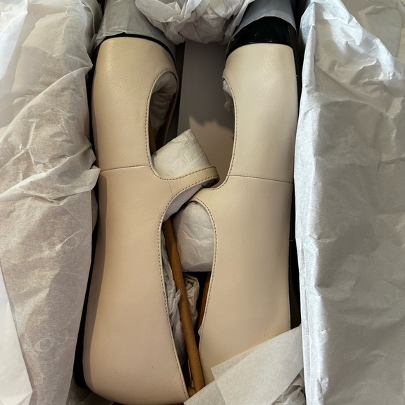 Coach Women's White and Black Mary Jane Flats - Picture 3 of 9